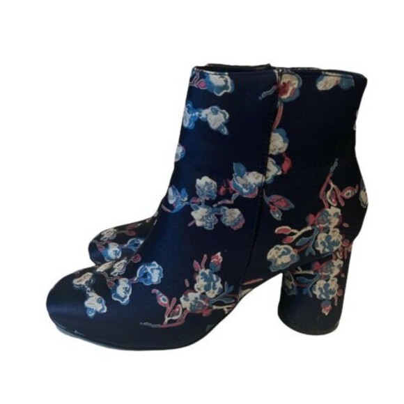 Urban Outfitters Ankle Boots Womens Sz 8 Juliet Jacquard Booties Coquette Indie - Picture 1 of 8